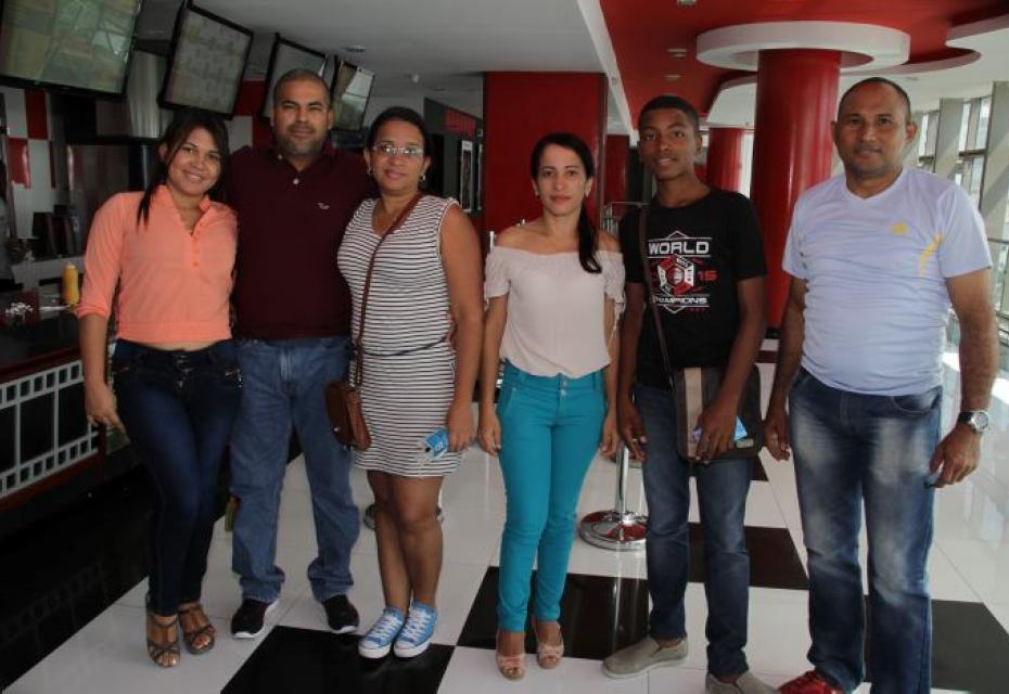 Ana Bayter, Amaury Maza, María Bayter, Elsa Bayter, Bairon Arnedo y Federico Reyes. 